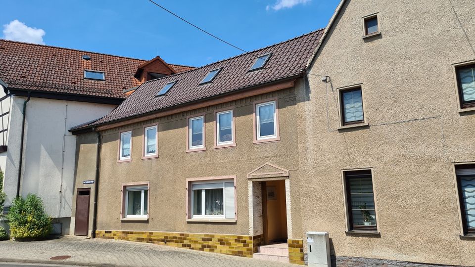 Charmantes kleines Einfamilienhaus mit Innenhof in Ilmtal-Weinstraße