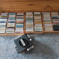 130 Musikkassetten Konvolut mit Regalen und Ständer Sachsen - Grimma Vorschau