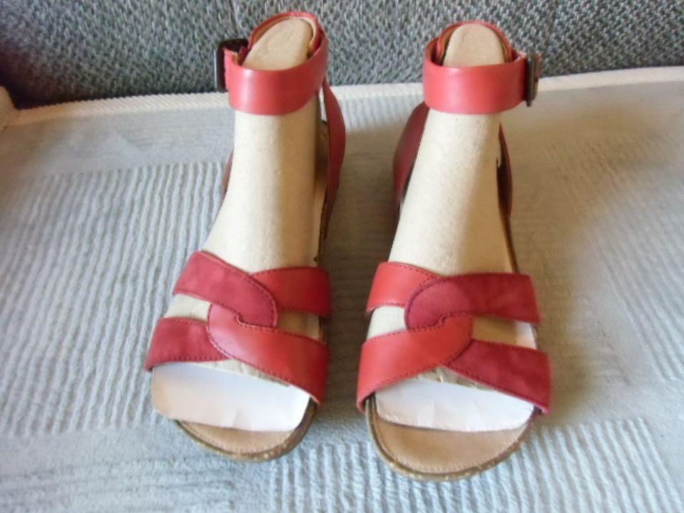 Sehr Schöne Damen Sandalen Gr. US 6,5 - EU 37 in Rot NEU !!!! in Castrop-Rauxel