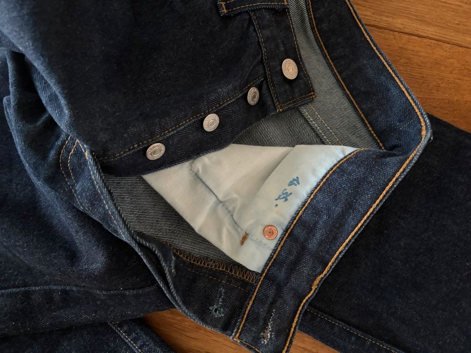 Levi’s Jeans vintage W29 L 30 dunkelblau 2x getragen B Ware in Mühlheim am Main