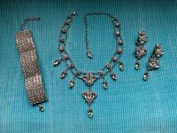 Apart Strassschmuck-Set Collier, Ohrclips und Armband Baden-Württemberg - Urbach Vorschau