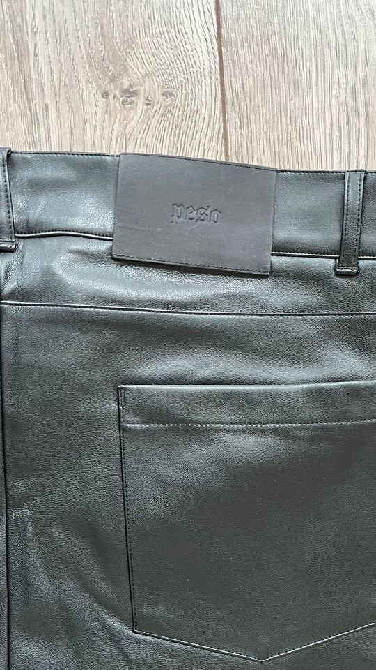 Peso Vegan Leather Pants | Schwarz | Medium in Lübbecke 