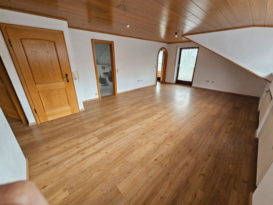 3-Zimmer-DG-Wohnung mit Loggia und einzigartigem Ausblick in Treffelstein