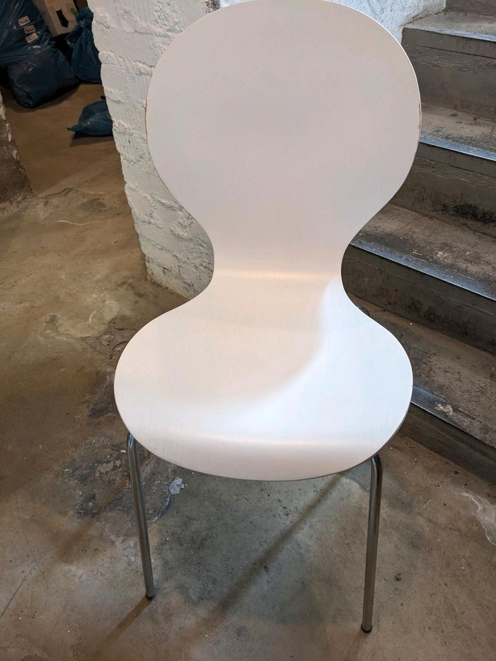 Weißer Stuhl von Ikea in Düsseldorf