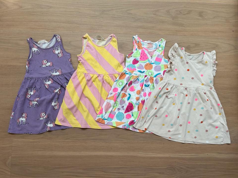7 Kleider und 2 Tshirts 110/116 rosa Rose und Khaki  Paw Patrol in Korschenbroich