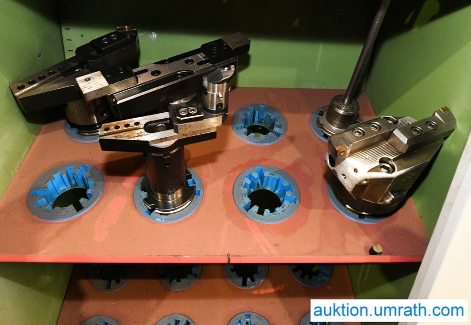 Paket / Konvolut ( ca. 384 Stück ) SK 50 / SK50 Aufnahmen Fräsdorne mit Werkzeugen für CNC- Fräsmachinen und Bearbeitungszentren in Neresheim