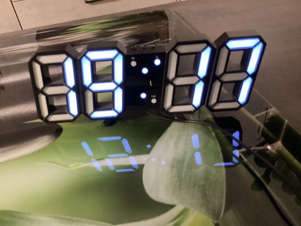 Digitale Uhr in Allendorf