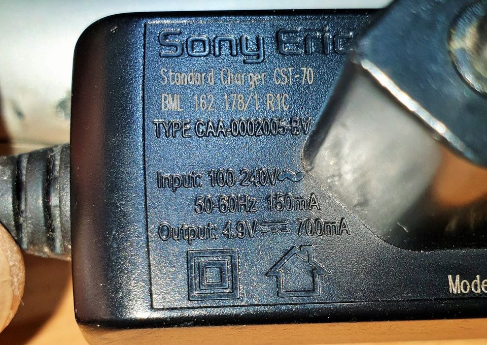 3xSony Ericsson CST-70 / CST-13 Type 4,9V-450 mA / 4,9V-700 mA in Verden