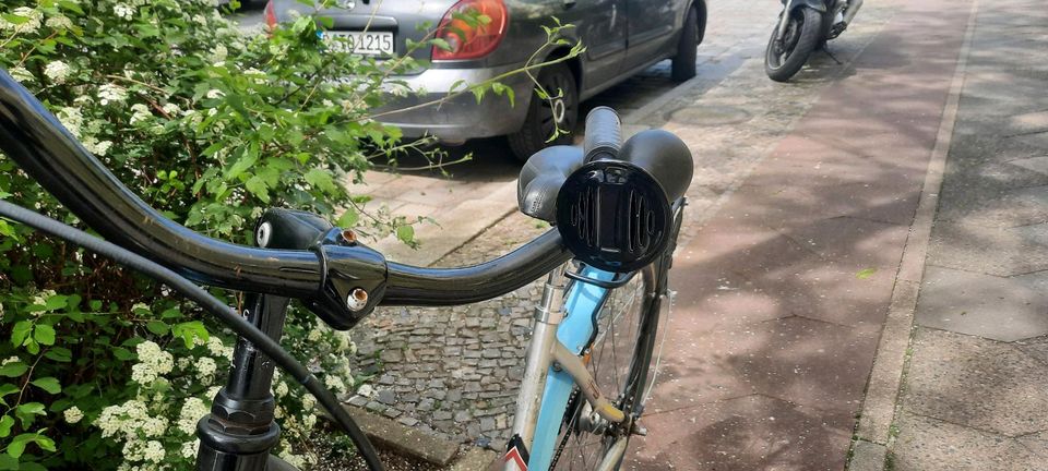 28 Zoll damen Fahrrad 7 Gang + Nabendynamo + Sonder blauer Licht in Berlin