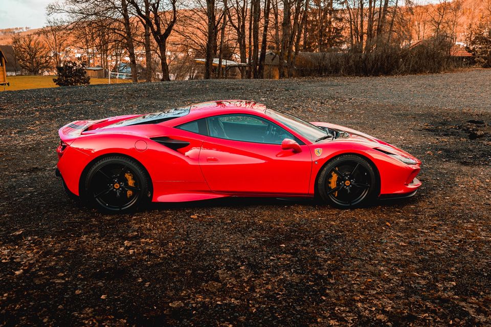 Ferrari F8 Tributo Mieten Mietwagen Vermietung Hochzeitsauto in Helsa