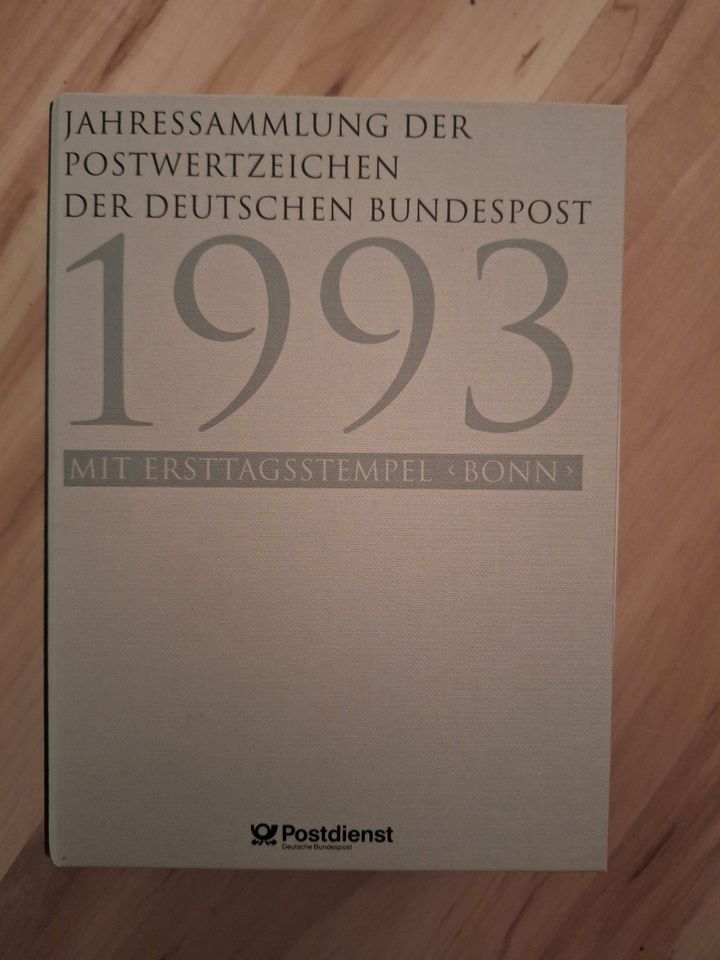 Briefmarken Deutschland Jahrbücher 1981-1993 in Hattersheim am Main