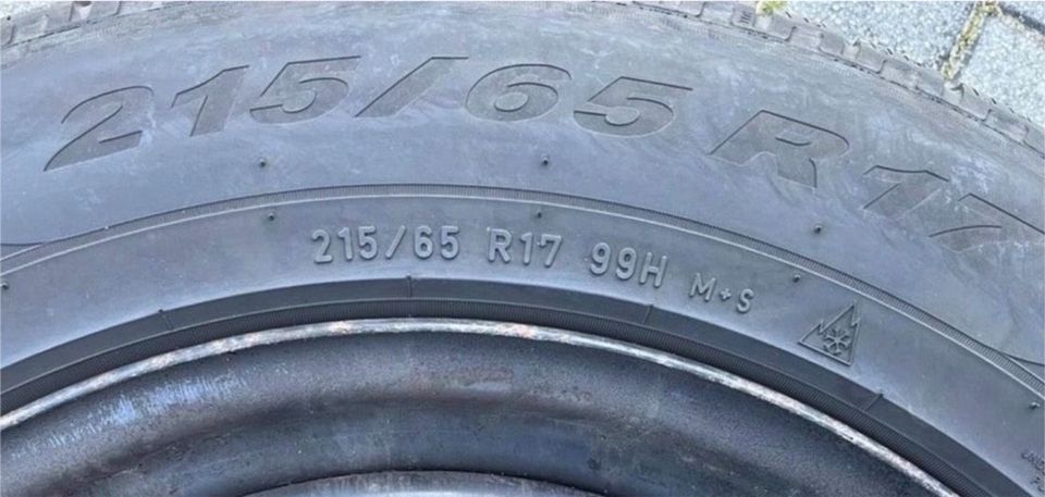 Winterräder 17 Zoll (215/65/R17 H99 der Marke PIrelli) in Weißwasser