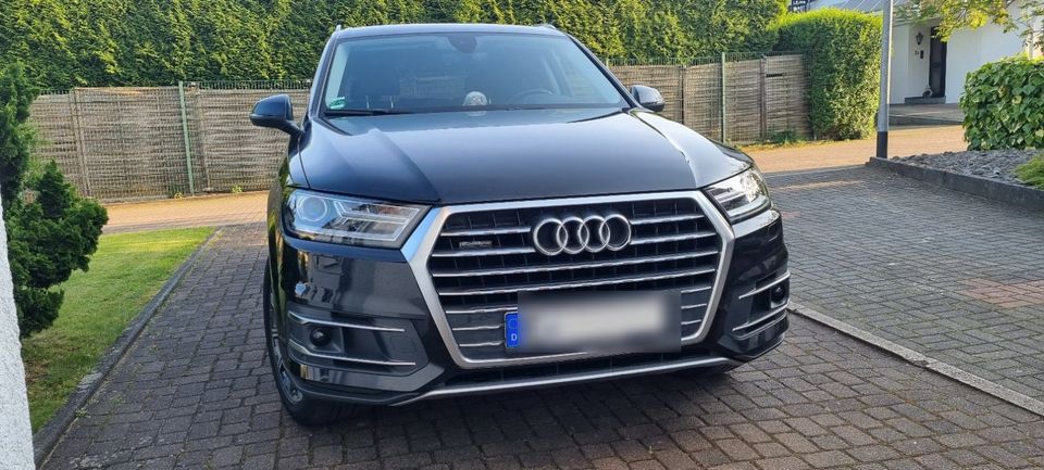 Audi Q7 3.0  Quattro Vollausstattung in Essen