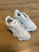 New Balance 9060 in Weiß ungetragen Große 38 Bayern - Augsburg Vorschau