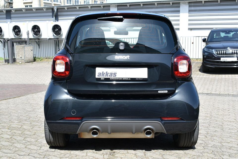 Smart ForTwo coupe Brabus DCT *1.Hand* in Bad Vilbel