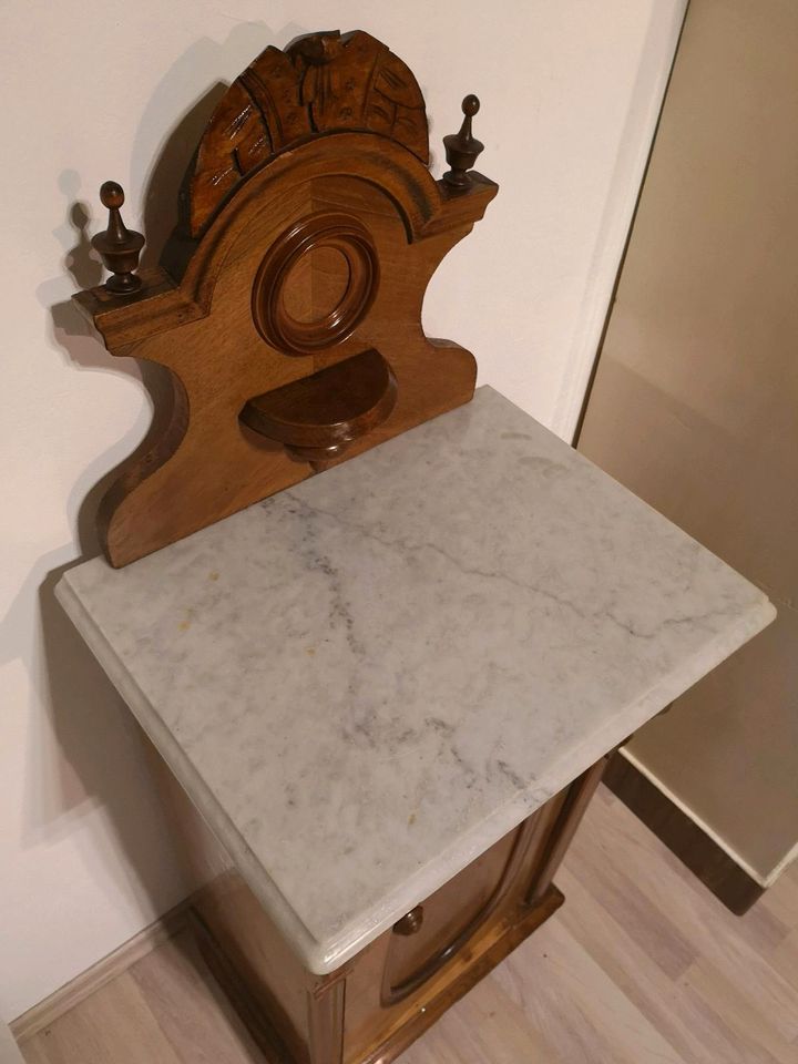 Antiker Nachttisch mit Marmorplatte um 1870 - Rarität in Simbach