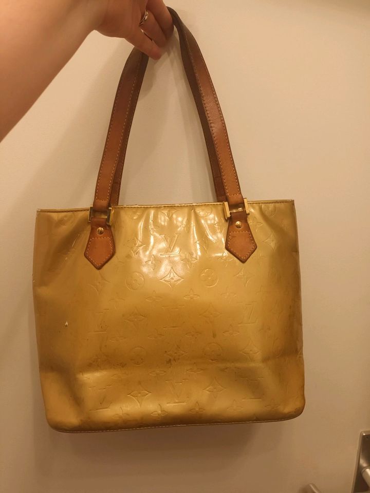 Louis Vuitton  Houston Lackleder Handtasche in Berlin