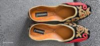 Jutti ( indische traditionelle Frauenschuhe) Hessen - Florstadt Vorschau