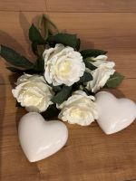 Kunstblume Rose Rosen weiß Porzellanherzen Hochzeit Valentinstag Niedersachsen - Bad Zwischenahn Vorschau