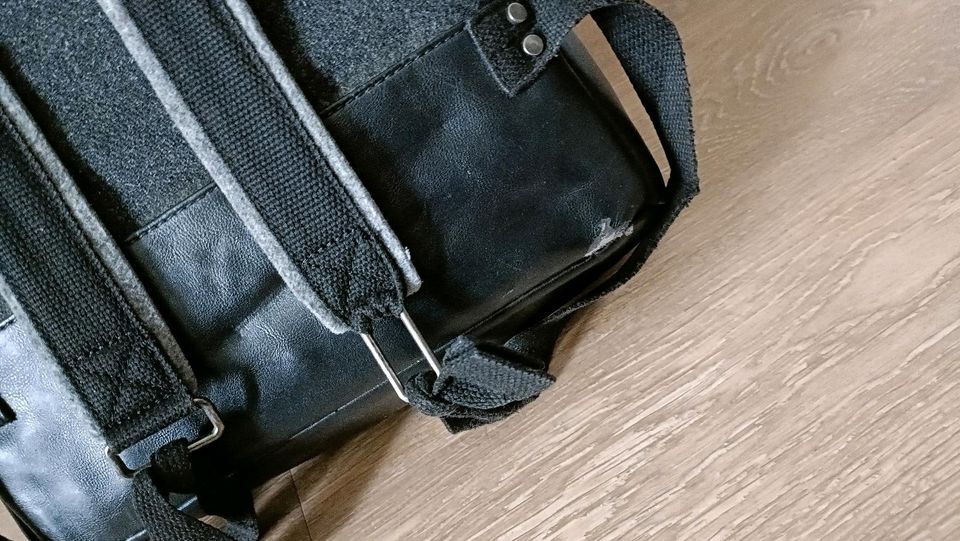 Grauer Rucksack von Urban Acrobat aus Filz/Wolle in Berlin