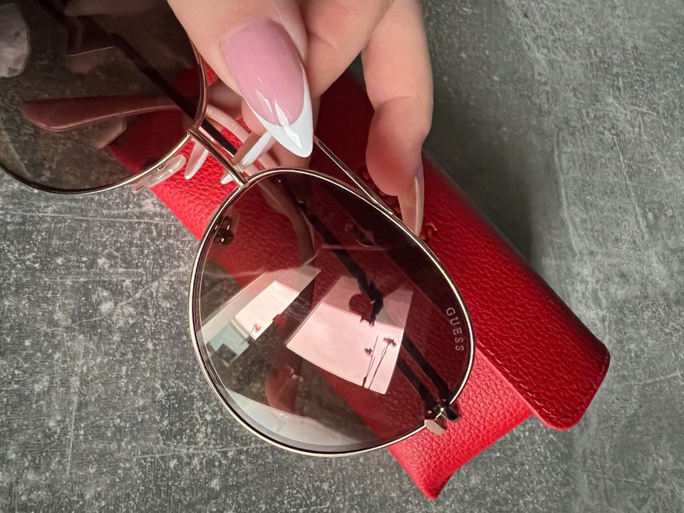 Guess Sonnenbrille mit mirror Effekt in Berlin