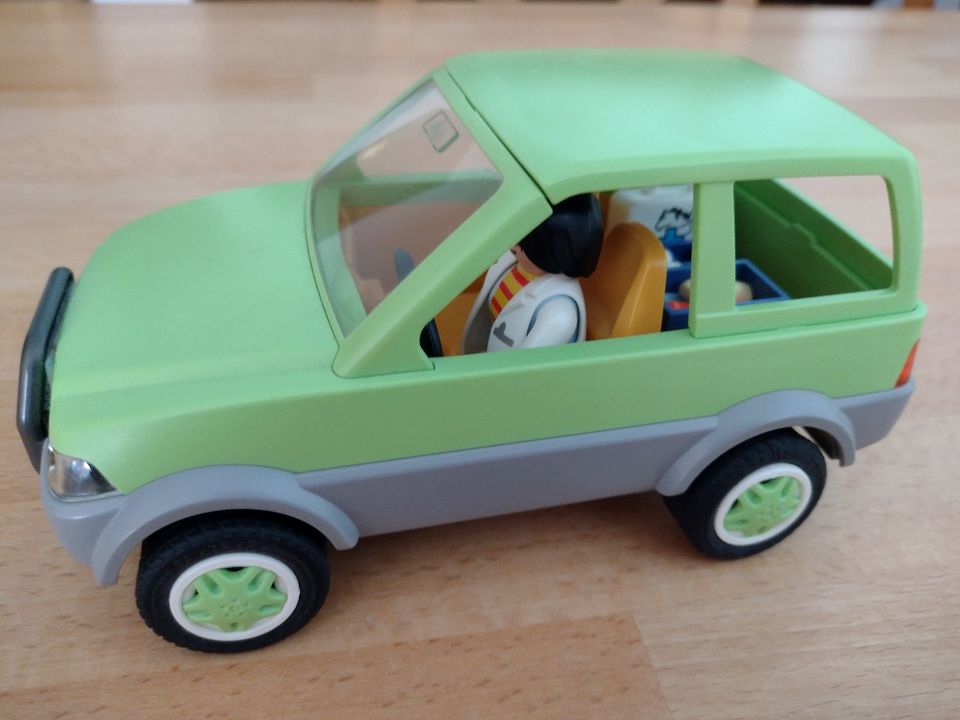 Playmobil Tierärztin mit Auto in Kinderhaus