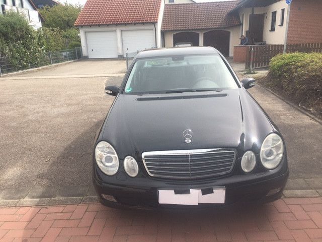 Mercedes-Benz E 220 CDI CLASSIC schwarz in Postbauer-Heng