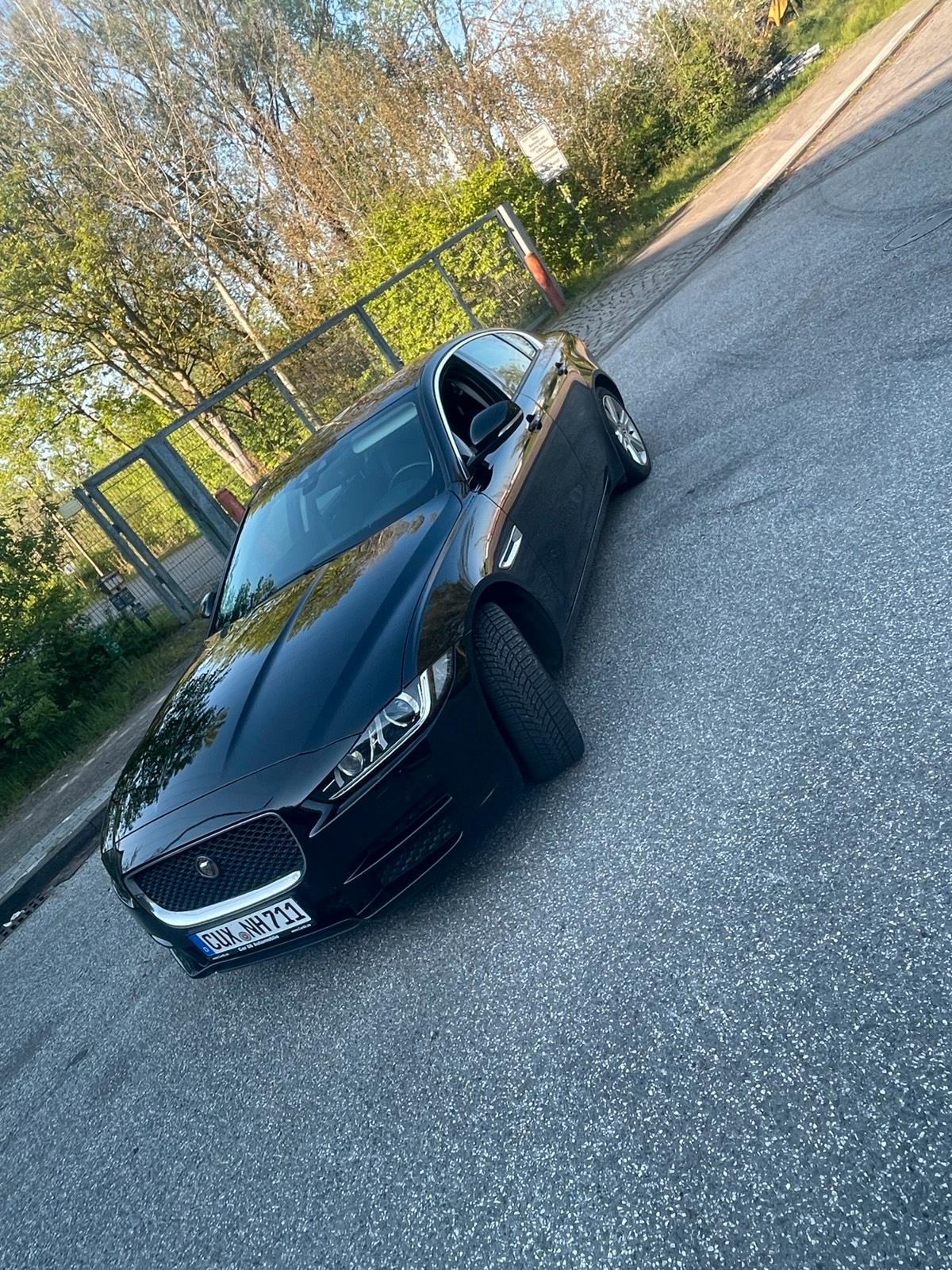 Abbildung des Autos Jaguar XE  20D