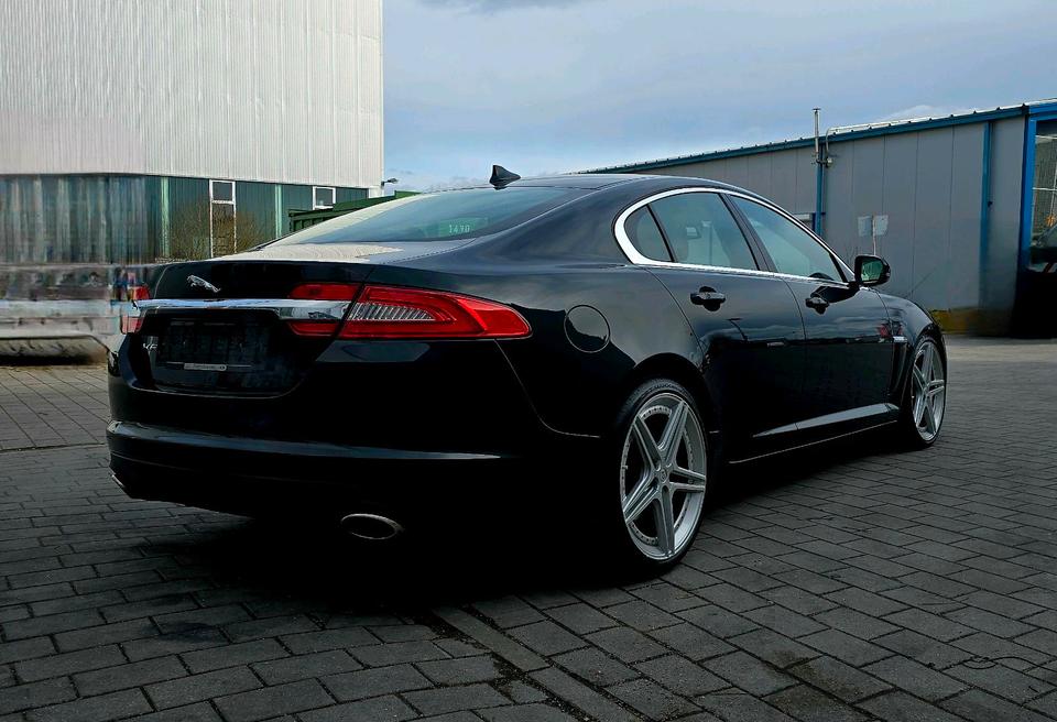 Jaguar XF 3.0 V6 Kompressor 340 PS BTH LEDER CAM NAVI BI-X in Schwäbisch Gmünd