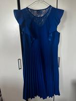 Schickes Midikleid mit Spitze und Plissee Düsseldorf - Rath Vorschau