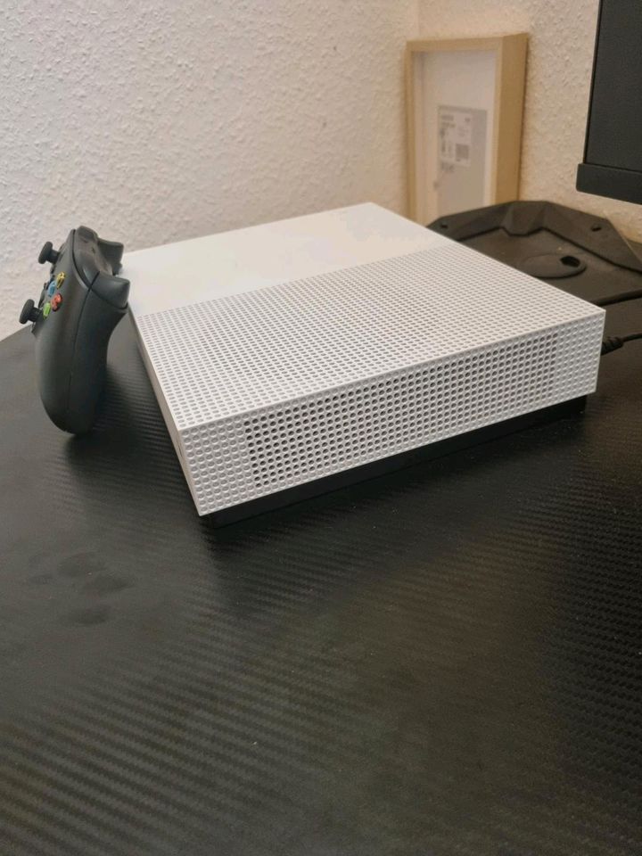 X Box mit  Controller abzugeben in Neustadt (Wied)