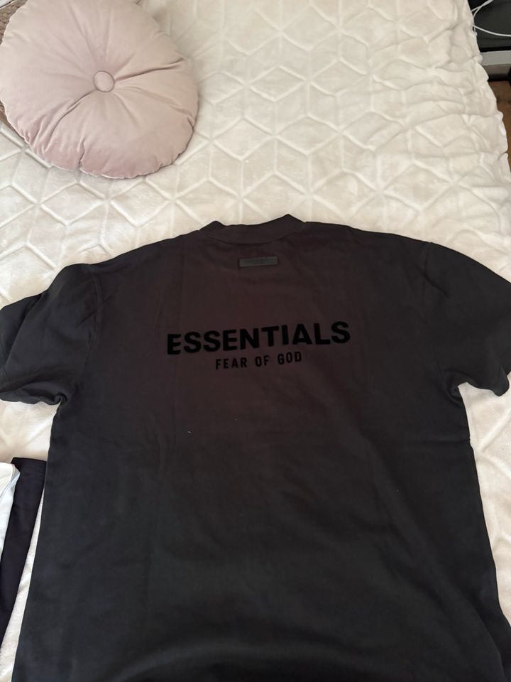 Essentials T-Shirt in Nürnberg (Mittelfr)