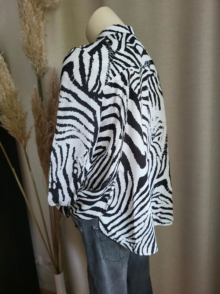 Zara Bluse Oberteil Animalprint Gr.S TOP in Hamburg