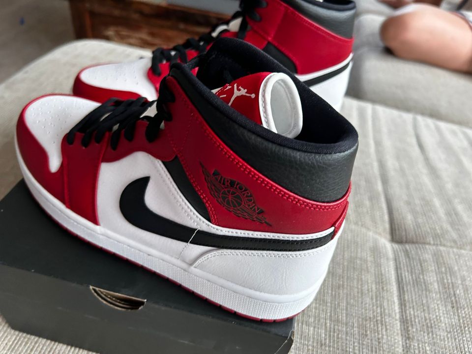 NEU Air Jordan 1 Mid Chicago / EU 46/US 12 OVP in Norderstedt