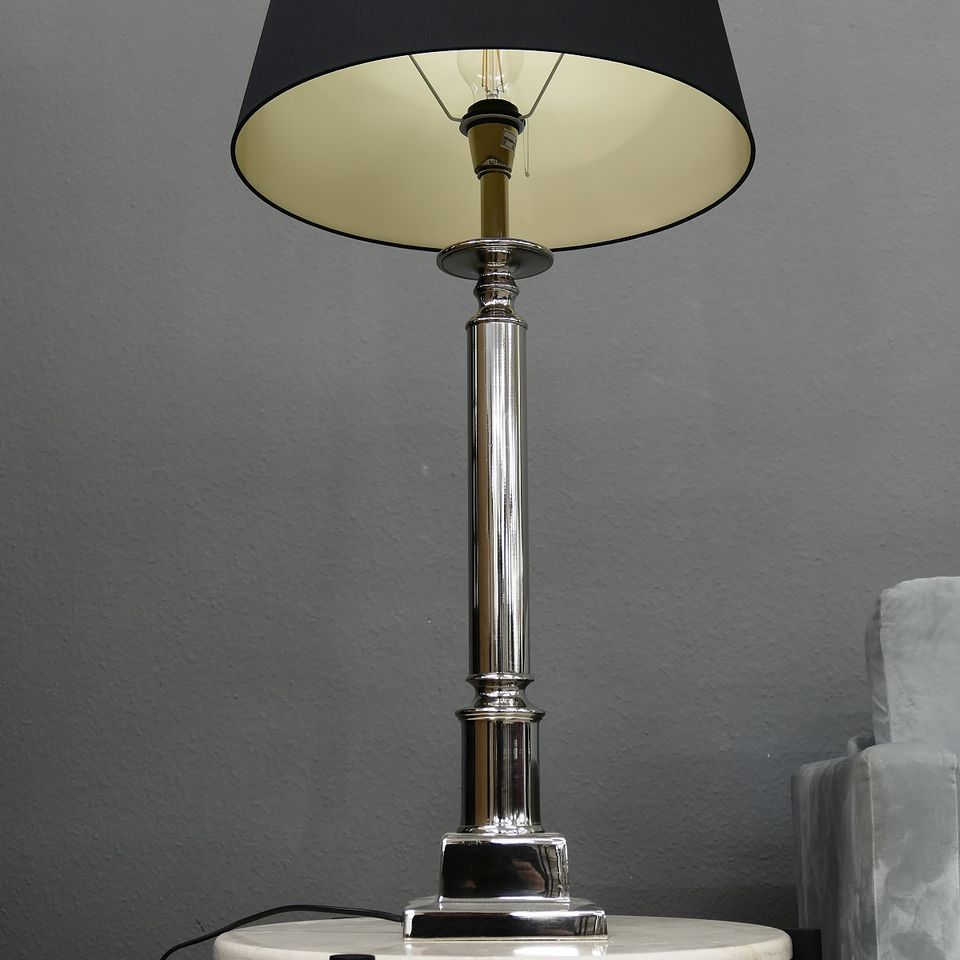 Grosse stylishe Lampe Leuchte Tischleuchte Tischlampe Chrom Black in Beelitz