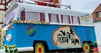 VW Bus Bulli Flower-Power Hippie Karneval Fasching Umzug Wagen Hessen - Hünfeld Vorschau