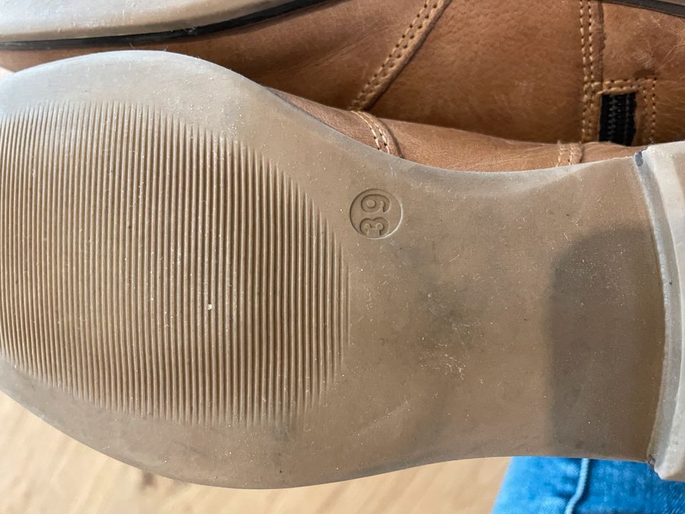 Pier One Stiefeletten braun Gr. 39 in Dettighofen