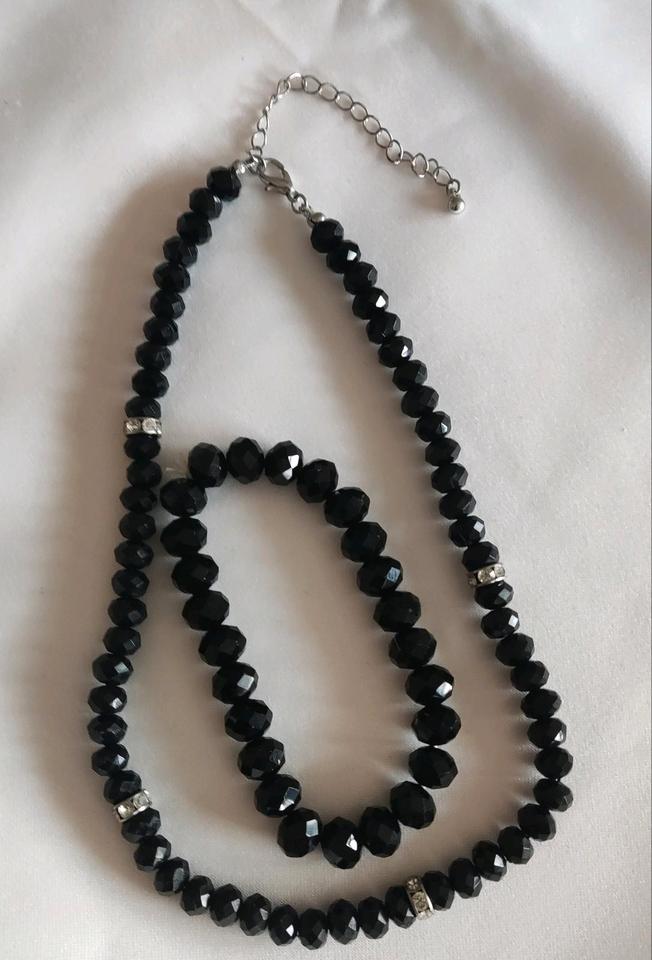 Perlenkette mit Armkettchen Farbe schwarz Modeschmuck in Pfarrkirchen