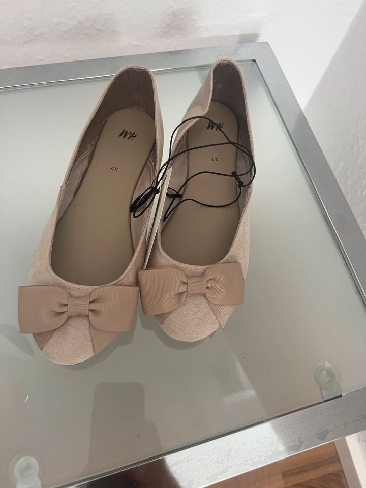 NEU H&M Ballerinas Gr. 37 Wilddleder beige mit Schleife in  Nordrhein-Westfalen - Troisdorf | eBay Kleinanzeigen ist jetzt Kleinanzeigen