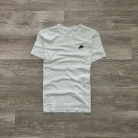 Originales Nike T-Shirt in Weiß. Größe s/m Nordrhein-Westfalen - Kleve Vorschau