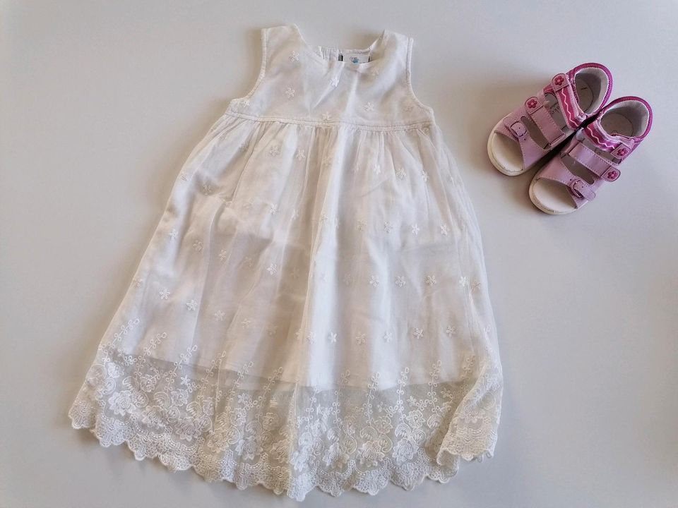 Kleid Gr. 92 mit Sandalen Gr. 24 in Gochsheim