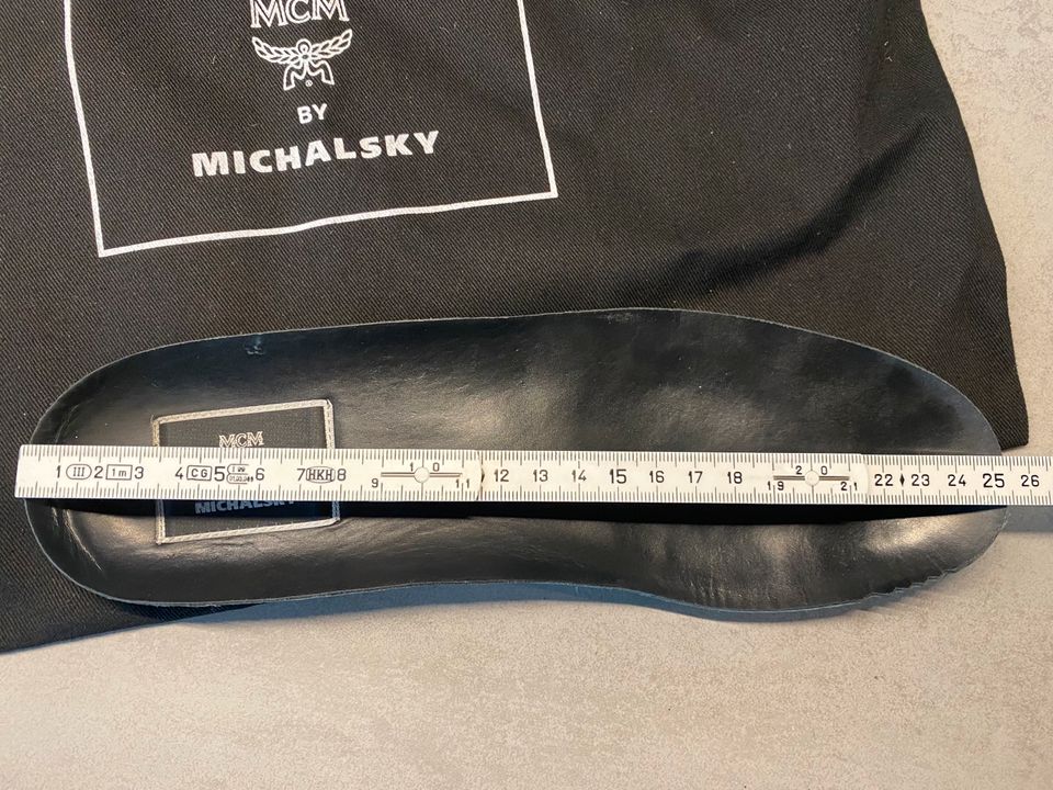 MCM Schuhe Sneaker Top Zustand Gr 39 michalsky in Neustadt am Rübenberge