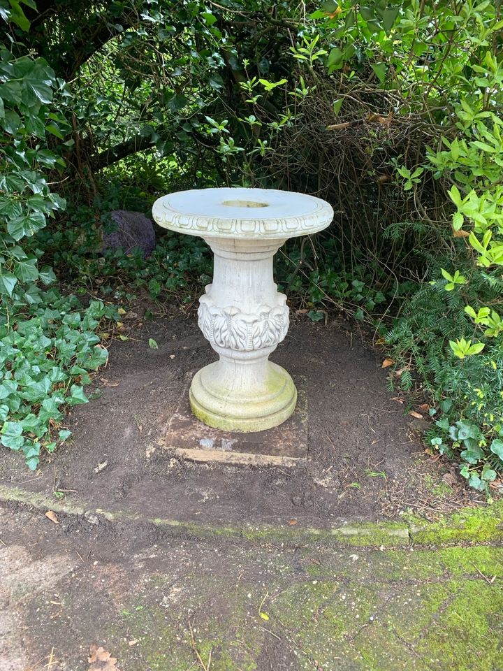 Betonsäule Gartensäule Dekosäule Gartentisch aus Beton in Neuenhaus