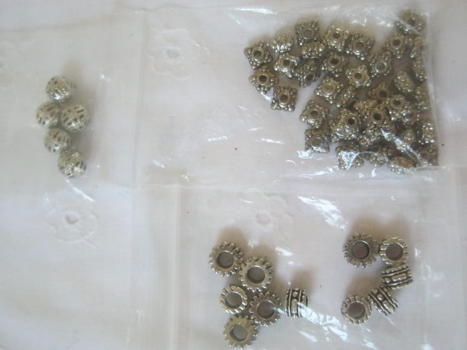 Perlen, Metallperlen Konvolut in Künzell