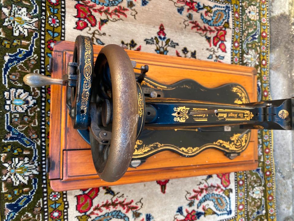 Antike Nähmaschine Singer Manufacturing Maschine mit Holzkoffer in Essen