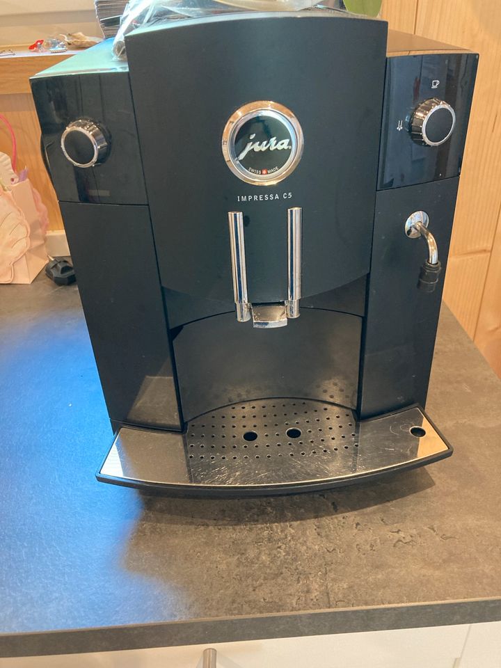 Kaffeemaschine, Kaffeevollautomat, Jura C5 in Günzburg