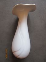 Vase Weiß aus Porzellan ca.20 cm. hoch Nordrhein-Westfalen - Harsewinkel Vorschau