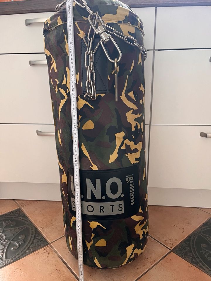 Boxsack, 14 kg, mit Aufhängung in Berlin
