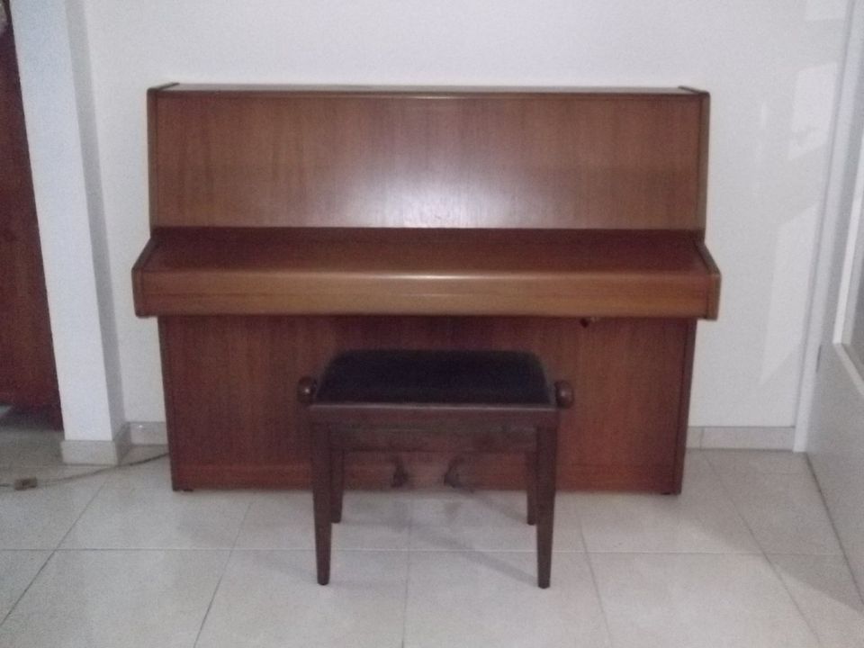 Klavier, Fa. Geyer, mit Leisezug (ideal für Anfänger) in Kayhude