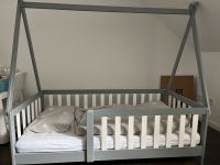 Kein Ikea! Massivholz Hausbett Kinderbett 70x140 + Kleiderschrank Saarbrücken-Mitte - Alt-Saarbrücken Vorschau